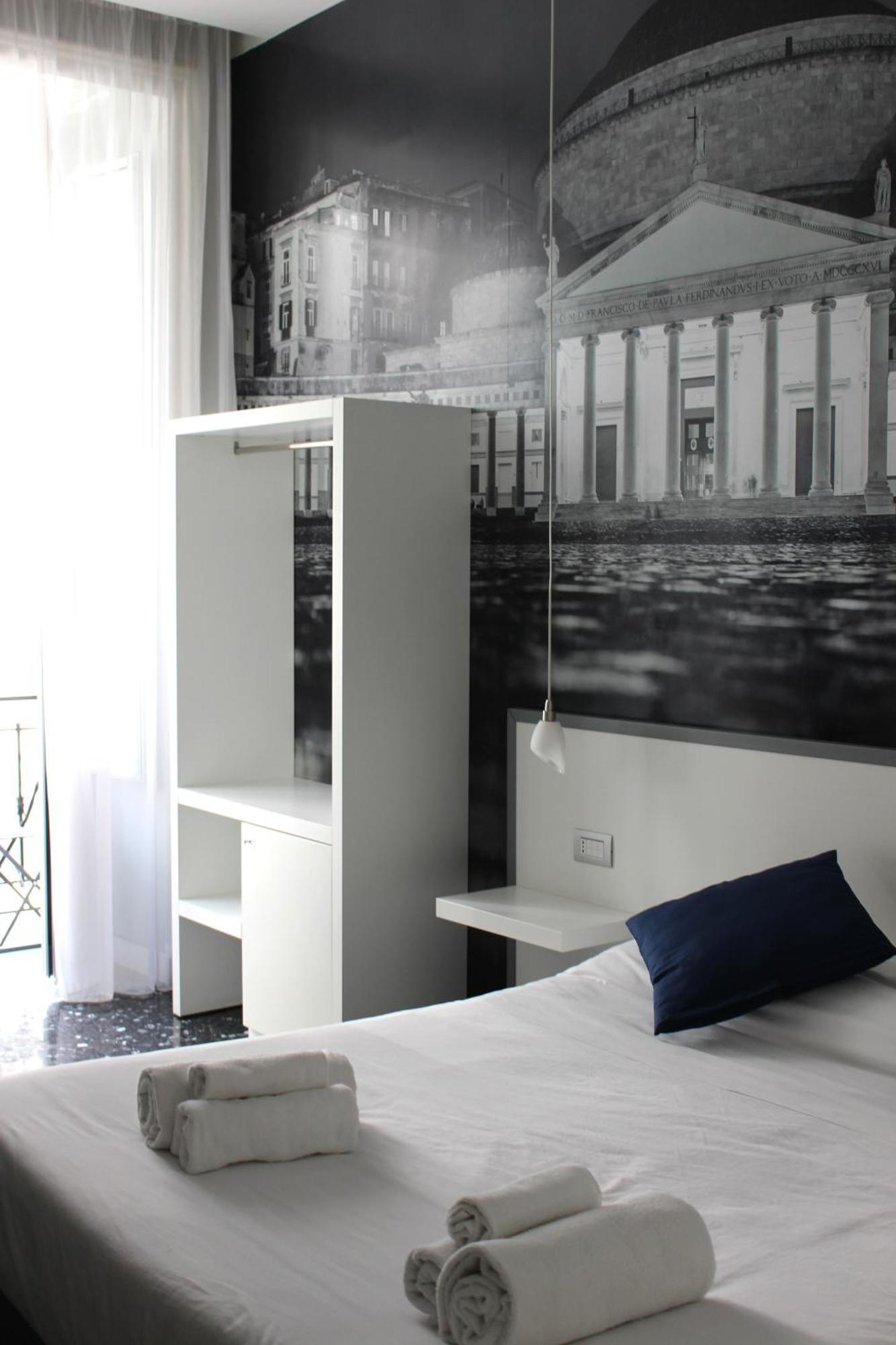 Beverello Rooms Nápoles Exterior foto