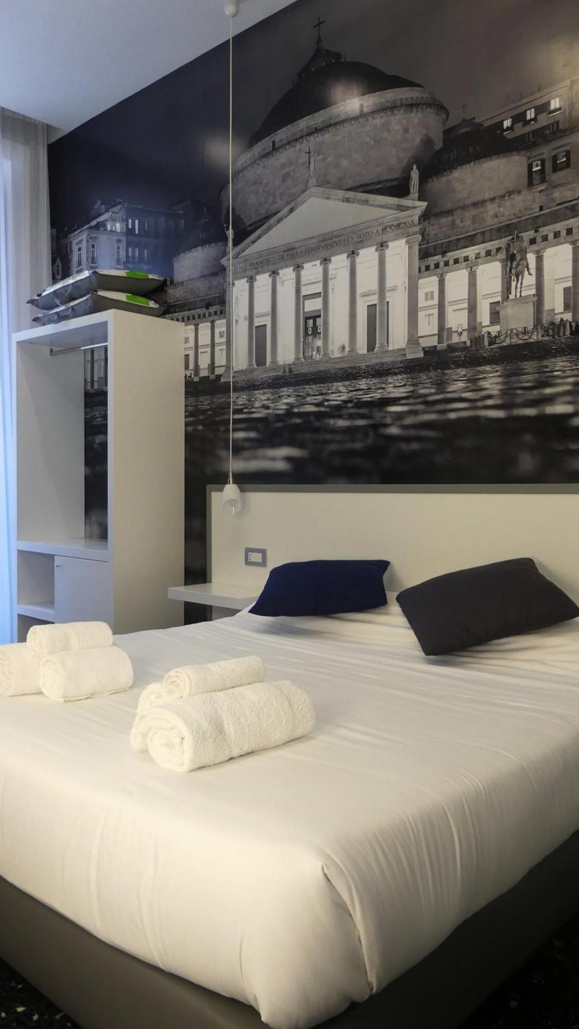 Beverello Rooms Nápoles Exterior foto